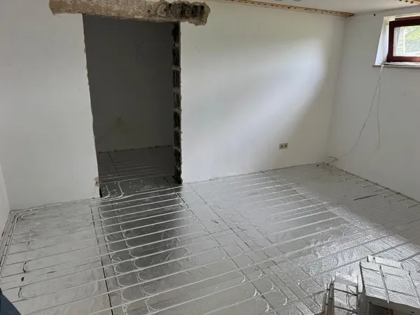 bodenverlegen fussbodenheizung