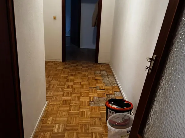 schimmelsanierung flur vorher