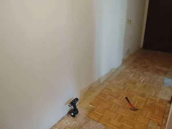 schimmelsanierung sockel vorher 01