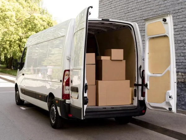 umzug transporter beladen 02