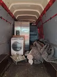 umzug transporter innen 01